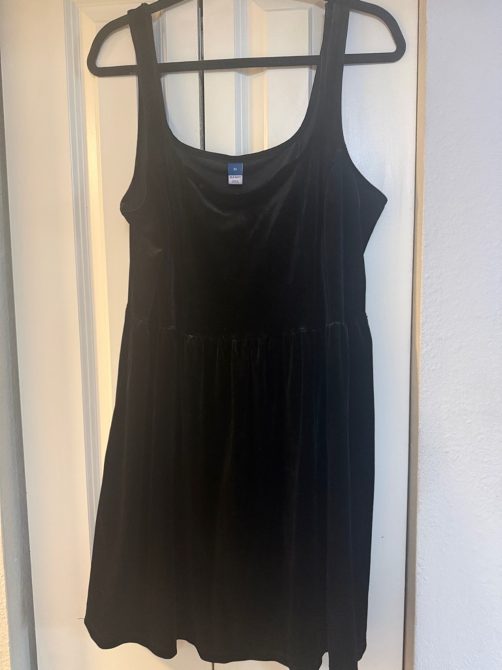 Old Navy Black Tee with Blue Size Tag